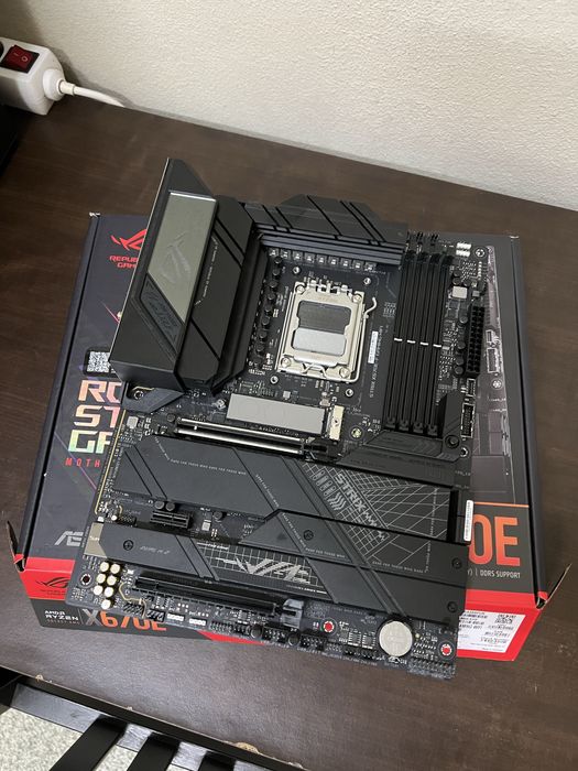 Motherboard Rog Strix X670E-F Gaming Wifi AM5 Com Garantia