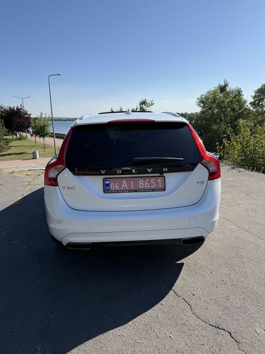 Volvo V60 T5 Platinum 2017