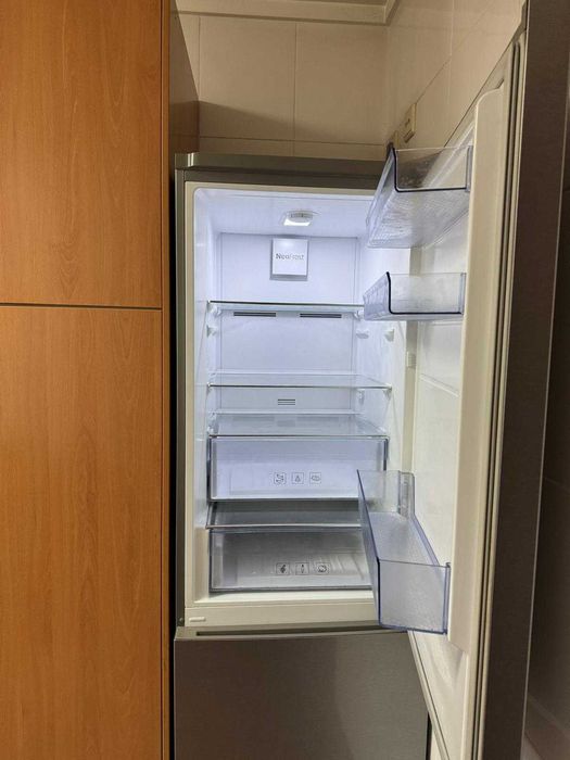 Frigorífico BEKO No Frost (como novo)