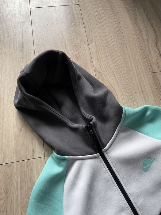 Nike Tech Fleece Размер С в новом состоянии