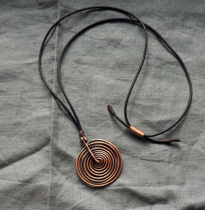 Miedziany naszyjnik ze spiralą – styl słowiański / boho
