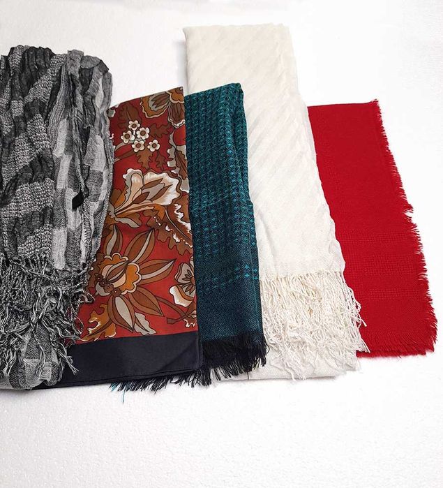 Variado conjunto Lenços Cachecóis Echarpes Gravatas 21 Peças