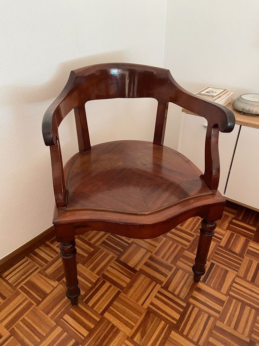 Cadeira antiga grande