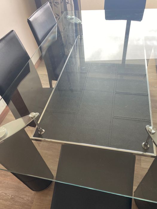 Mesa de sala com 4 cadeiras