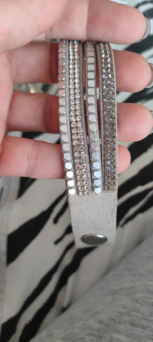 Cekinowy choker na szyję