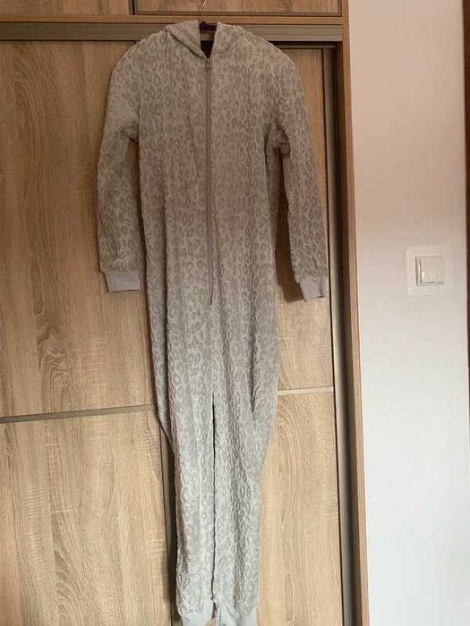 Piżama kombinezon onesie panterka cętki