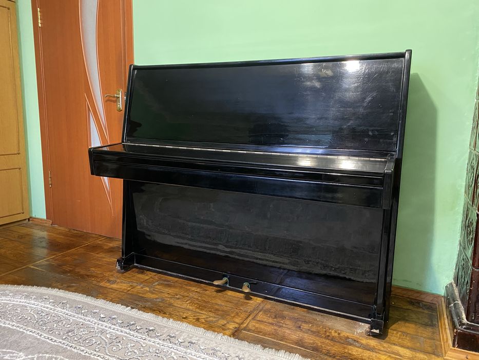 Продам фортепіано Україна. Колір чорний