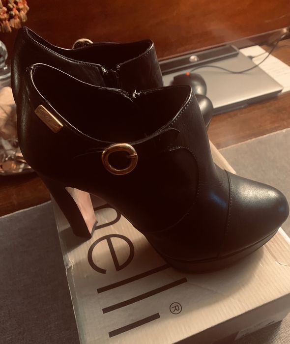 Botins Pretos em Pele senhora