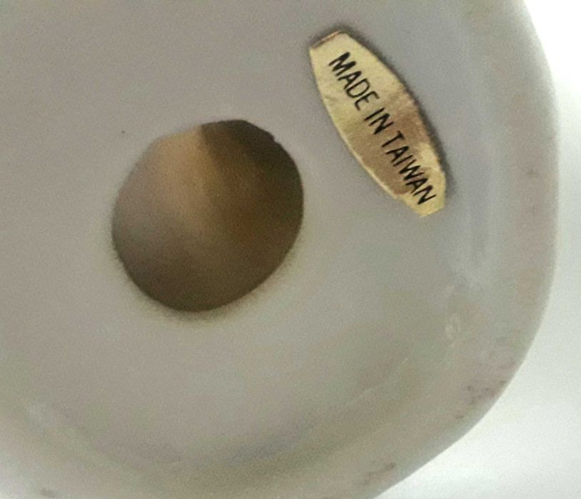 Estatueta em Porcelana Jovem Camponês