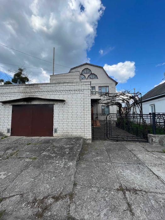 Двоповерховий будинок по пров. Л.Толстого