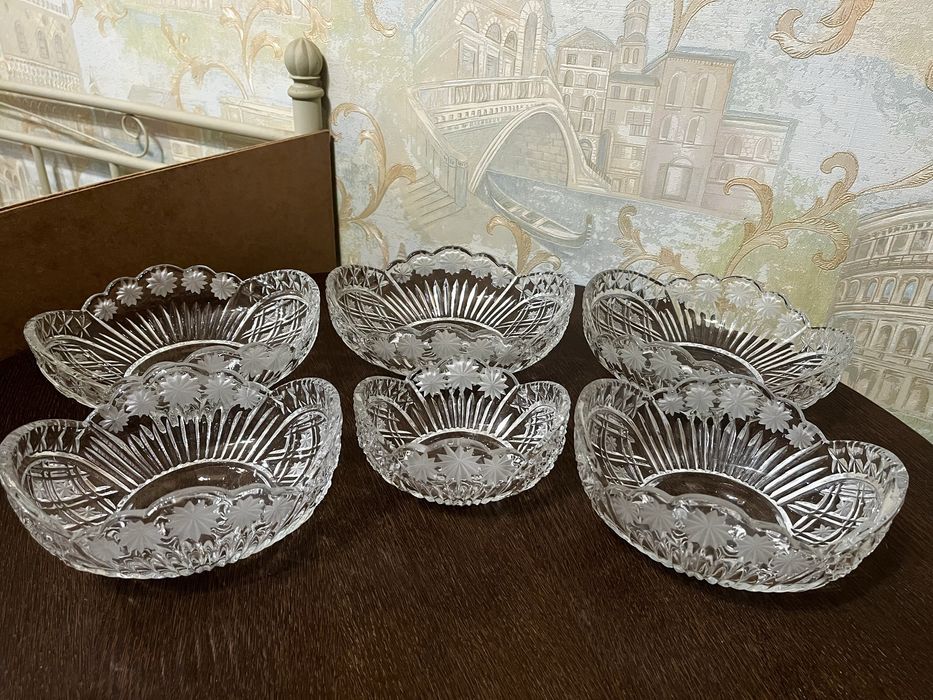 Хрустальные изделия.Набор хрустальных слатников,ладья