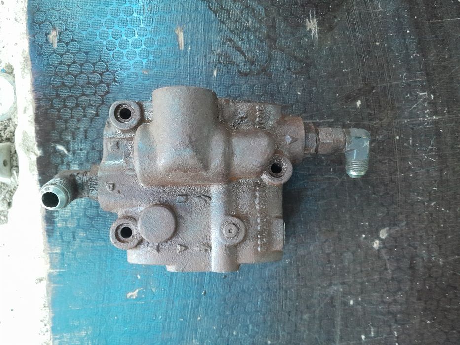 Rozdzielacz EHR Massey Ferguson serii 3xxx 3050, 3060, 3080