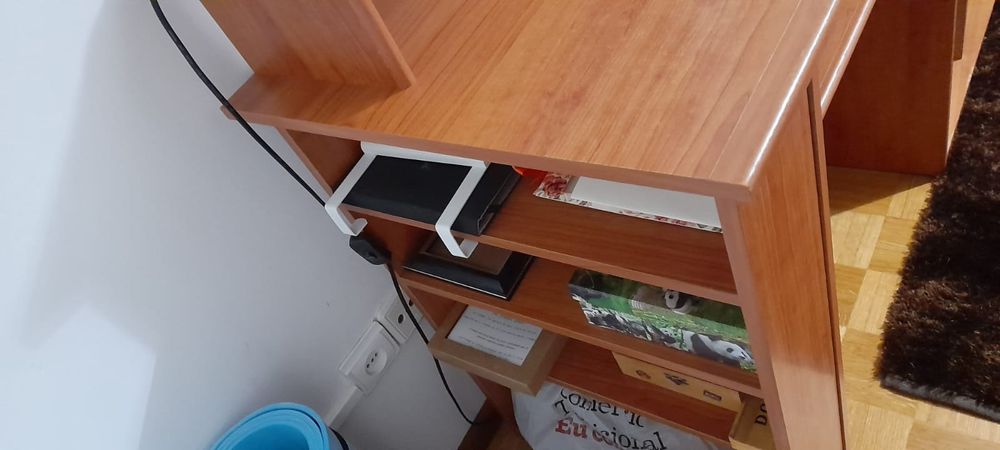 Secretária com tudo incluído