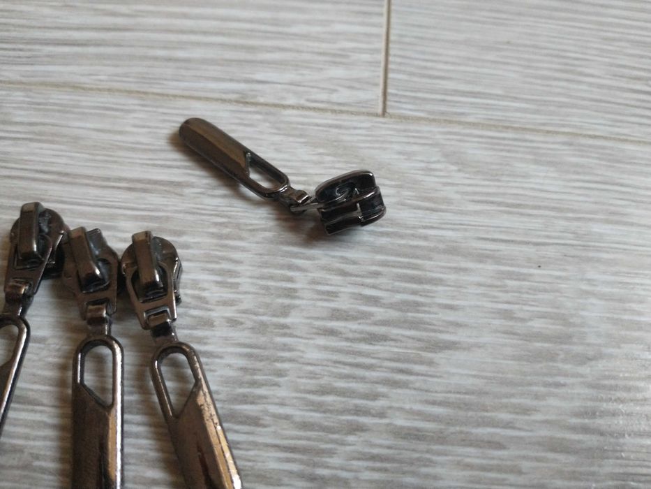 Suwak do zamka (4szt) (ciemny 4,2cm)