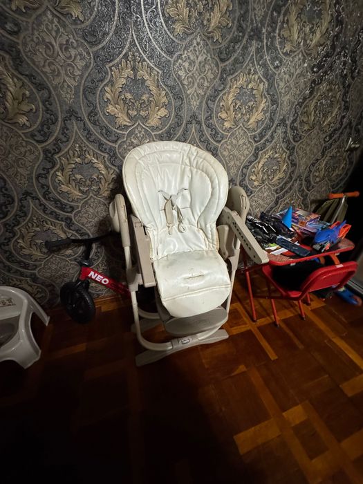 Стільчик для годування