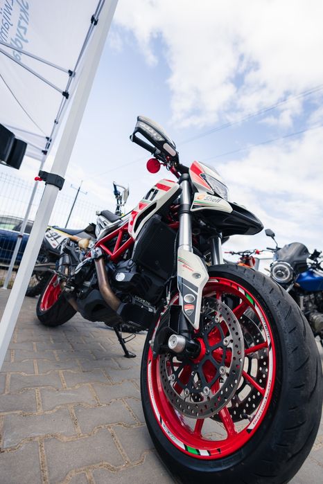 Pilne Ducati 939  hypermotard zamiana