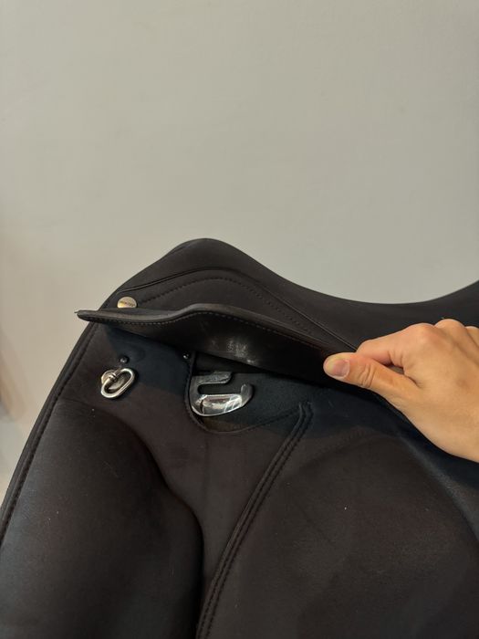 Wintec Pro Dressage 17” – wełna, stan celujący + łęki w zestawie