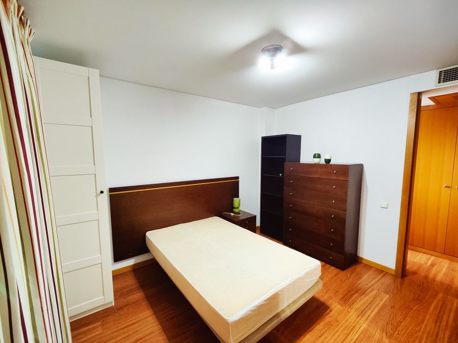Alugo quarto perto do Hospital de São João  ao lado do hotel Axis