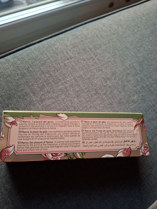 Pasta do zębów Marvis  Kissing Rose  Garden collection 75 ml