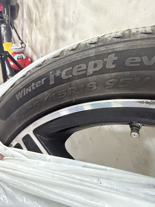 Jantes Originais Mercedes W205 18” A2054011000 + Pneus Hankook
