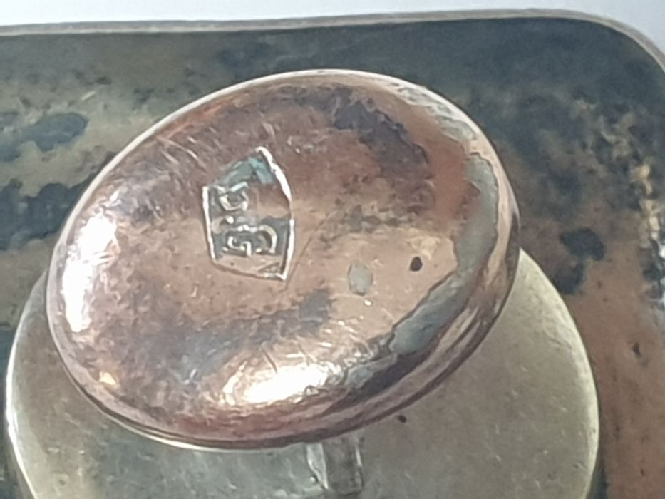 Par de antigos botões de punho com monogramas em prata dourada
