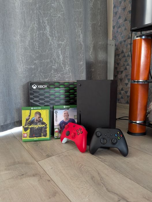 Xbox series x + 2 джойстики+ 2 гри