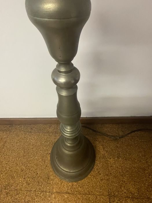 Castiçal de pé em latão