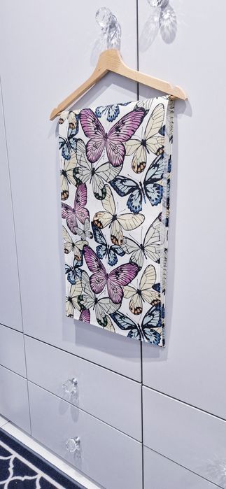 Wiosenny bieżnik na stół lub komodę