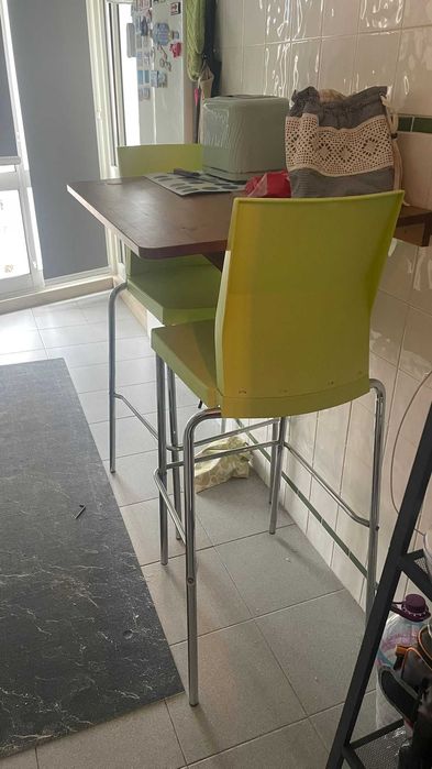 Mesa de Parede e Cadeiras