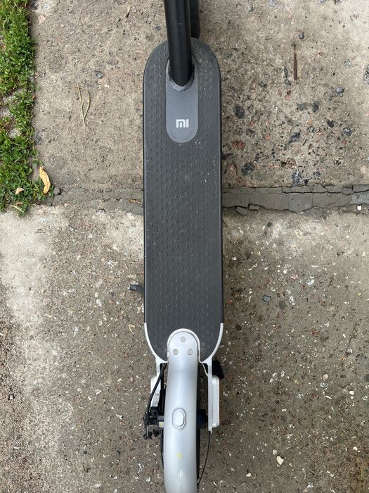 Продам Xiaomi Mi Electric Scooter Mercedes-AMG Petronas F1