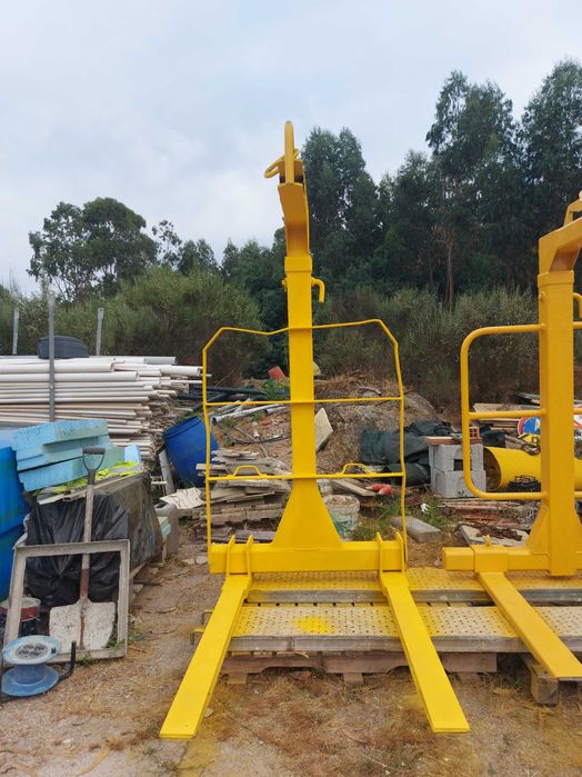 3 Porta Paletes de Grua 2000kg com Garfo e Altura Reguláveis