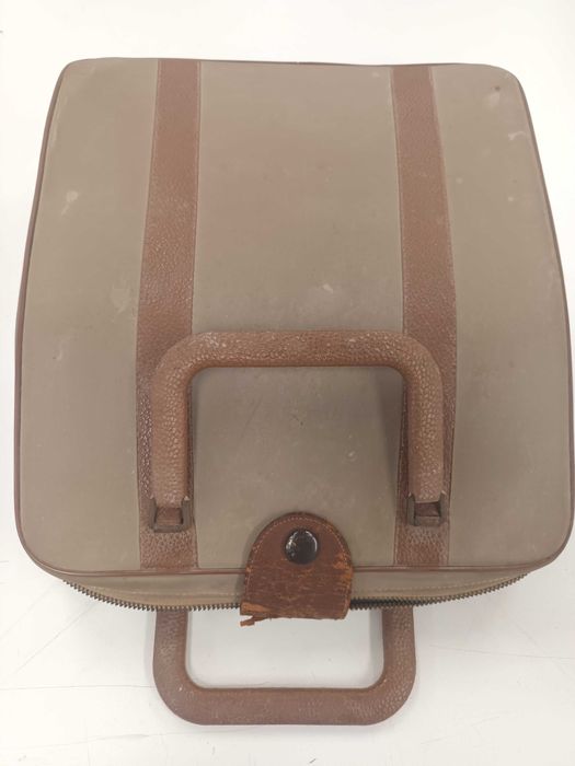 Máquina de escrever Olivetti Pluma 22