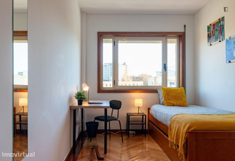 Quarto - localizado em Paranhos Porto