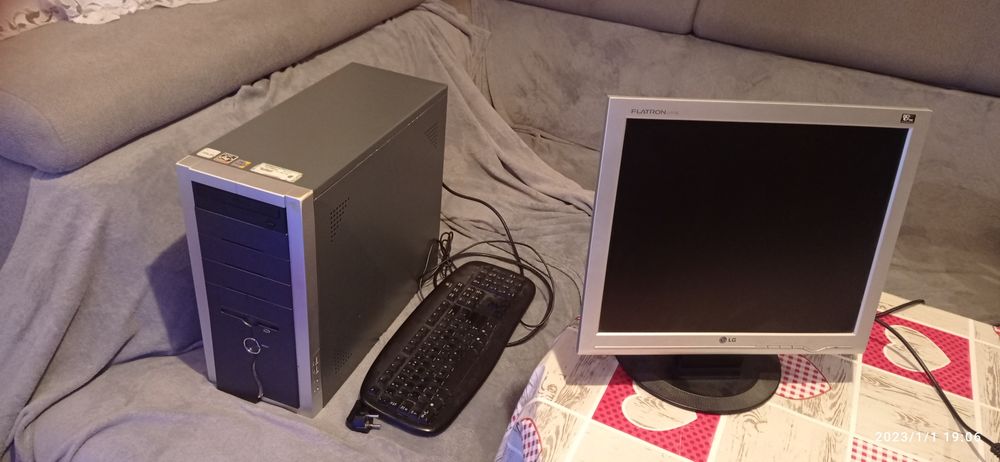 Komputer           .