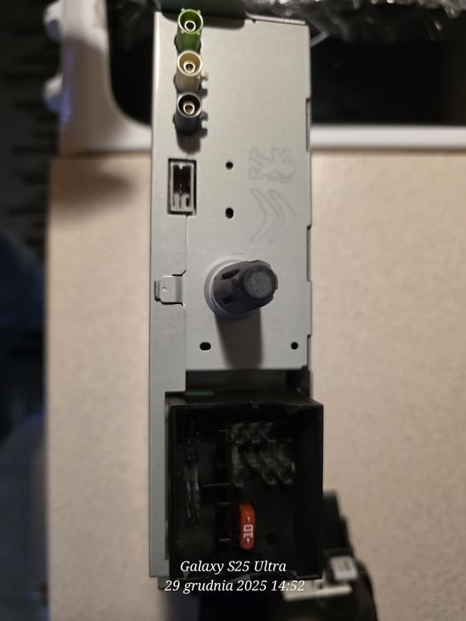 Citroen C4. Panel, ekran, radio