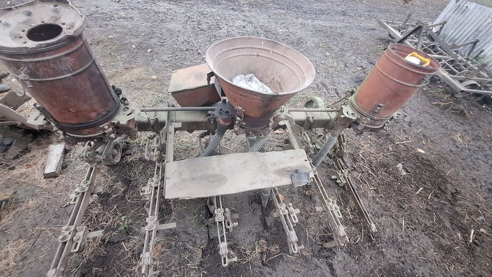 Міжрядний підживлювач до трактора