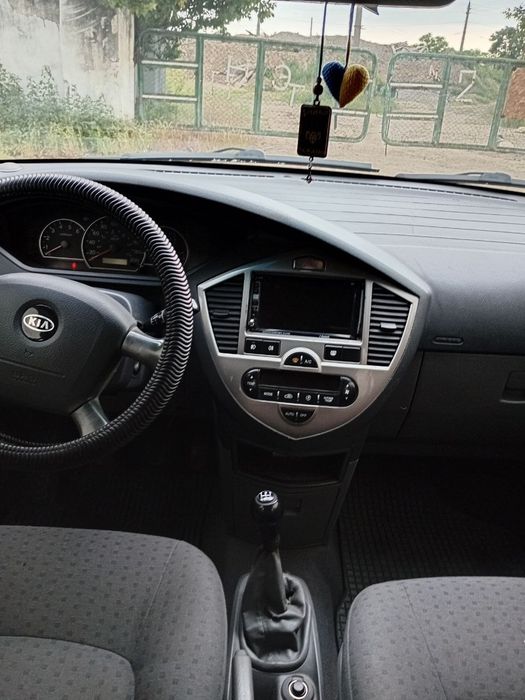 Автомобиль KIA carens