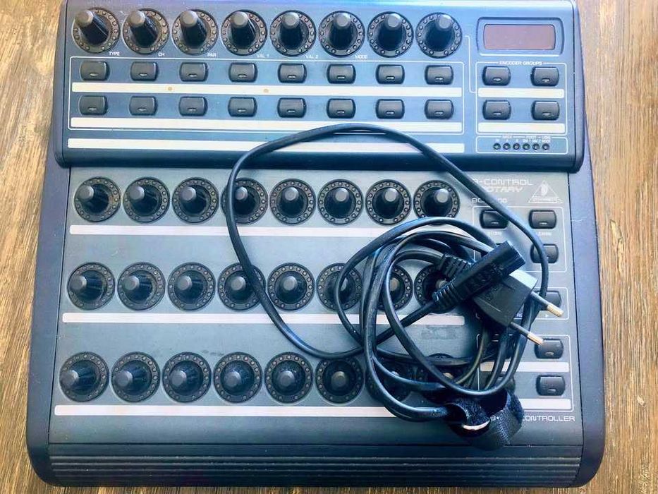 Controlador MIDI BCR2000