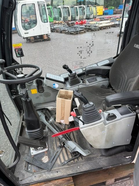 Liebherr LH 22 USED CAB używana kabina do koparki przeładunkowej