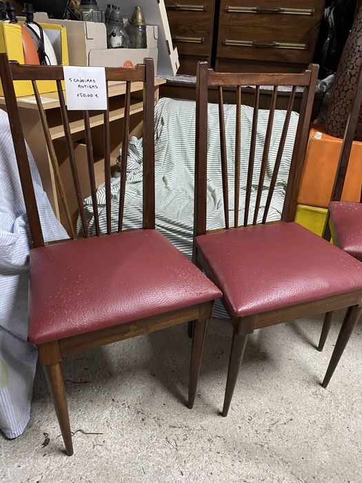 Conjunto de 5 Cadeiras Antigas de Madeira com Assento em Pele