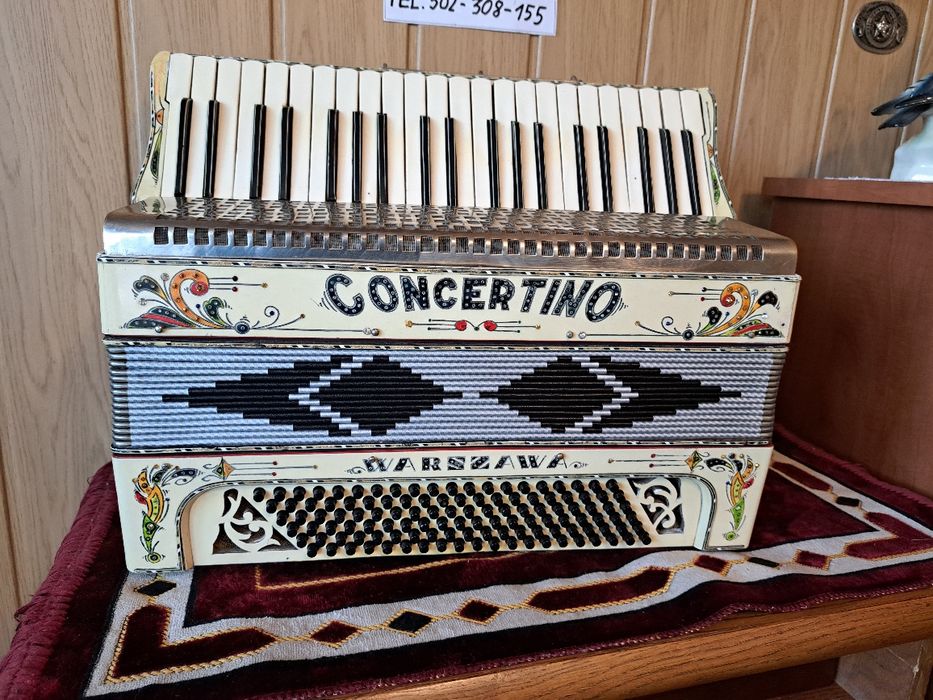 Akordeon Concertino Warszawa 120bas cztery chóry