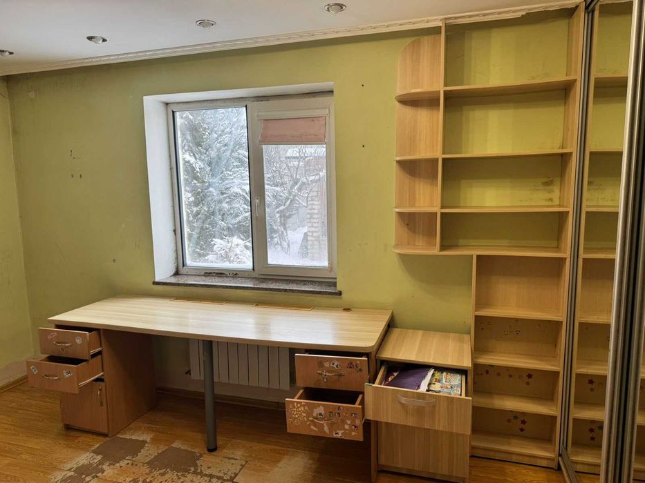 Продам мебель.Стол 2метоа,тумба,полки Цена за Все