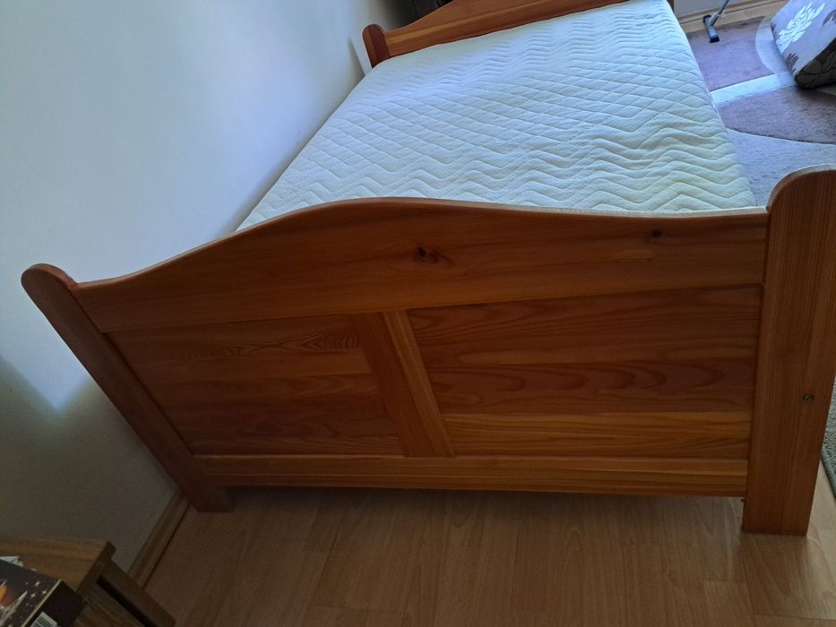 Łóżko drewniane sosnowe 128x205+ gratis dywan.