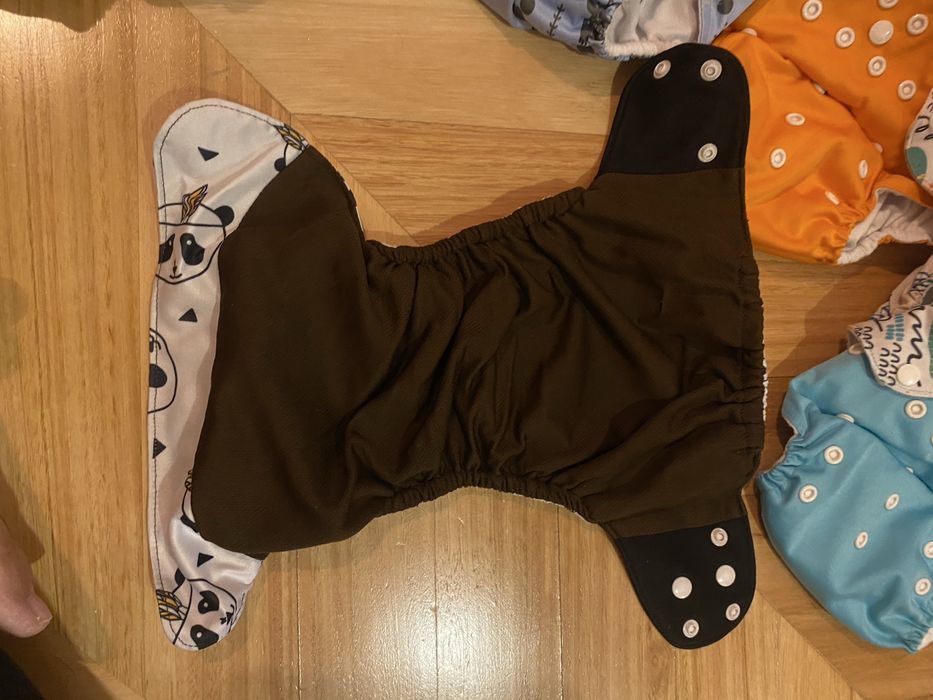 Conjunto de fraldas reutilizaveis e absorventes
