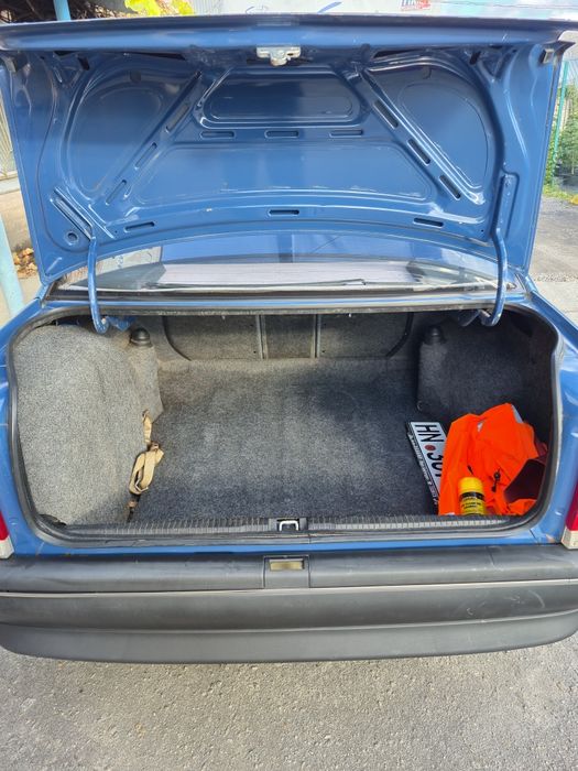 Опель омега 1.8  Opel Omega