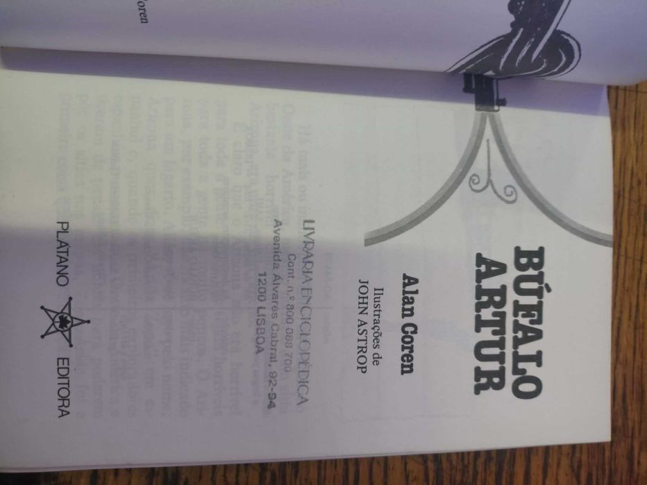 livro "Búfalo Artur" da série "As Desnorteantes Aventuras de Artur Oeste"Alan Coren.