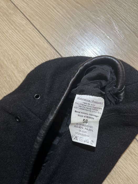 Oryginalny czarny beret wojskowy