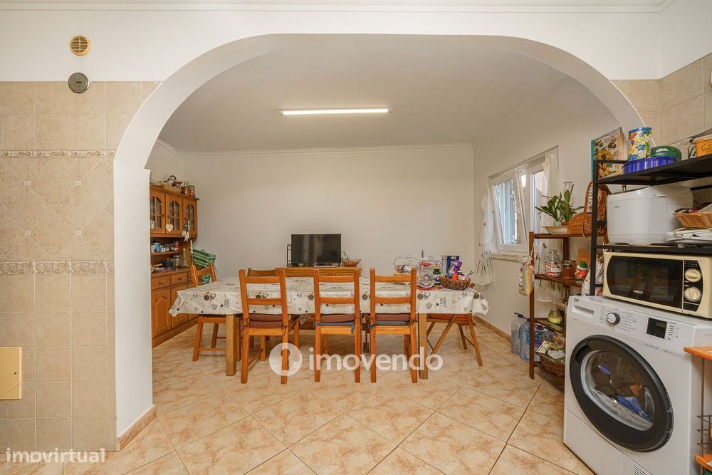 Moradia T3 com garagem e jardim, em Corroios
