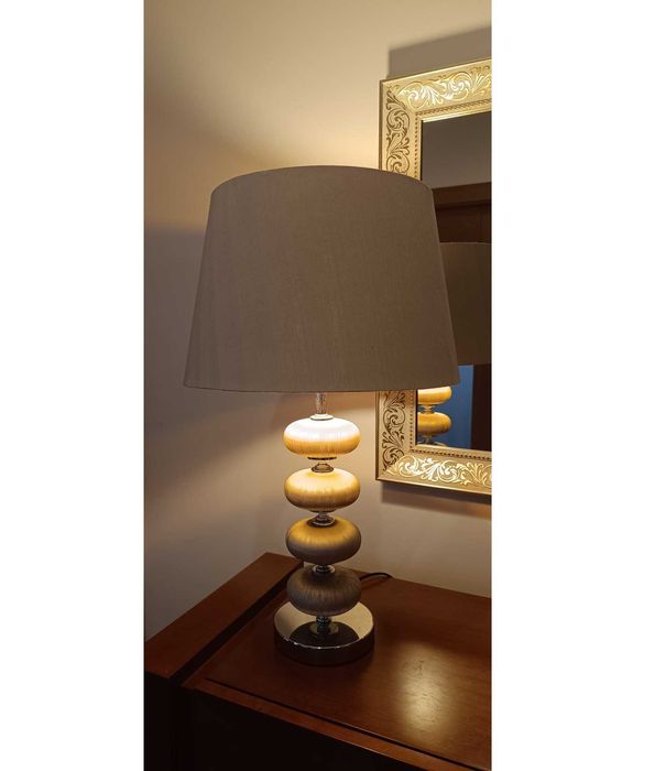 Candeeiro de mesa / abajur com 63 cm altura
