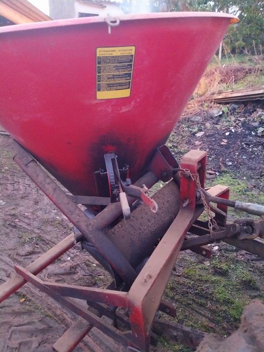 Distribuidor Espalhador de adubo ou sementes